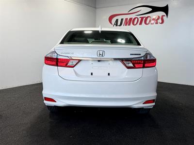 2015 Honda Grace - Thumbnail