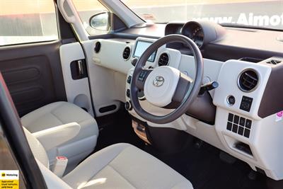 2014 Toyota Porte - Thumbnail