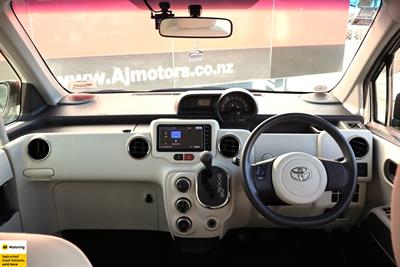 2014 Toyota Porte - Thumbnail