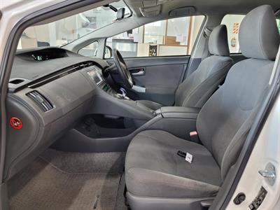 2012 Toyota Prius - Thumbnail