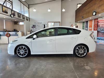 2012 Toyota Prius - Thumbnail