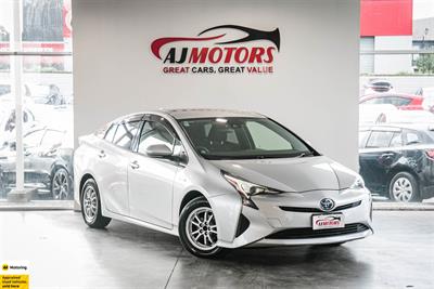 2017 Toyota Prius - Thumbnail