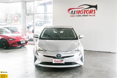 2017 Toyota Prius - Thumbnail