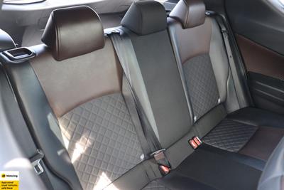 2018 Toyota C-HR - Thumbnail