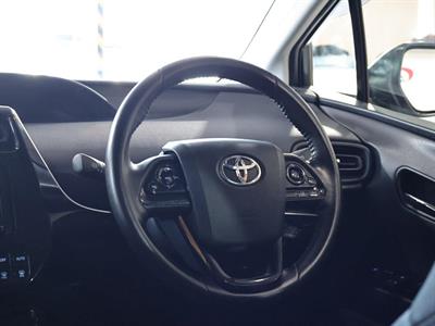 2020 Toyota Prius - Thumbnail