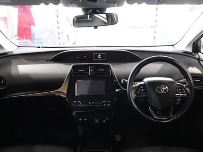 2020 Toyota Prius - Thumbnail