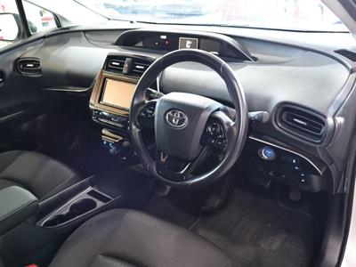2020 Toyota Prius - Thumbnail