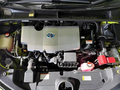 2016 Toyota Prius - Thumbnail