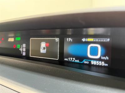 2016 Toyota Prius - Thumbnail
