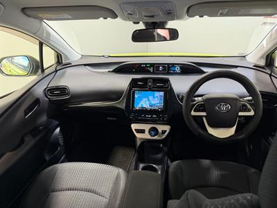 2016 Toyota Prius - Thumbnail