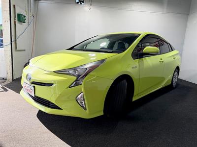 2016 Toyota Prius - Thumbnail