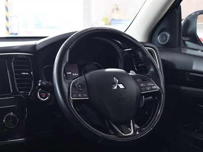 2019 Mitsubishi Outlander - Thumbnail