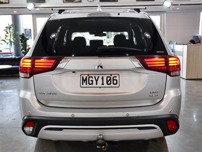 2019 Mitsubishi Outlander - Thumbnail