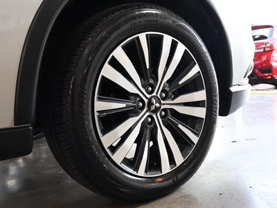 2019 Mitsubishi Outlander - Thumbnail