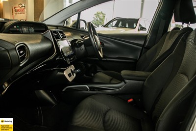 2017 Toyota Prius - Thumbnail