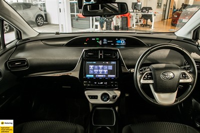 2017 Toyota Prius - Thumbnail
