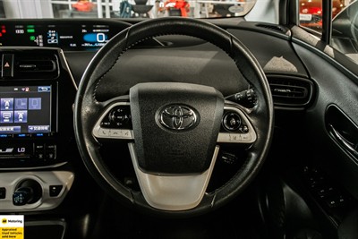 2017 Toyota Prius - Thumbnail
