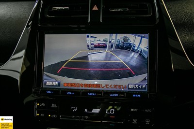 2017 Toyota Prius - Thumbnail