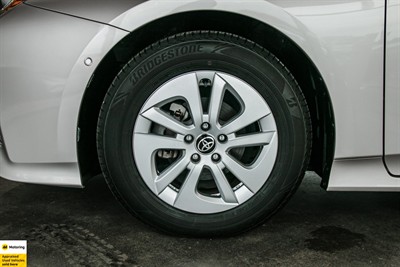 2017 Toyota Prius - Thumbnail