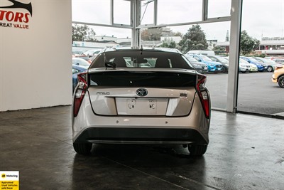 2017 Toyota Prius - Thumbnail