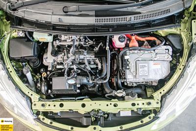 2016 Toyota Aqua - Thumbnail