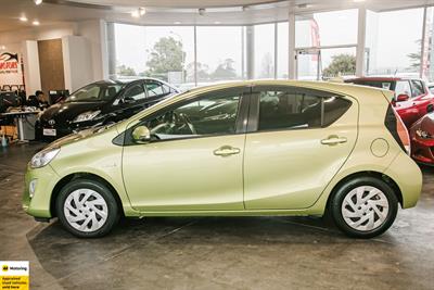 2016 Toyota Aqua - Thumbnail