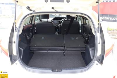 2017 Toyota Aqua - Thumbnail