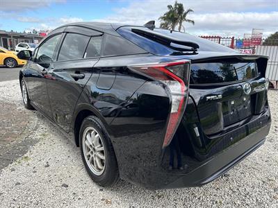 2018 Toyota Prius - Thumbnail