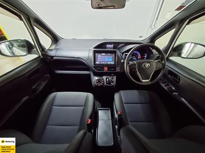 2015 Toyota Noah - Thumbnail