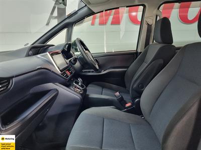 2015 Toyota Noah - Thumbnail