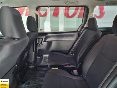 2015 Toyota Noah - Thumbnail