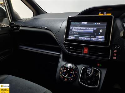 2015 Toyota Noah - Thumbnail