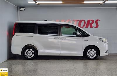2015 Toyota Noah - Thumbnail