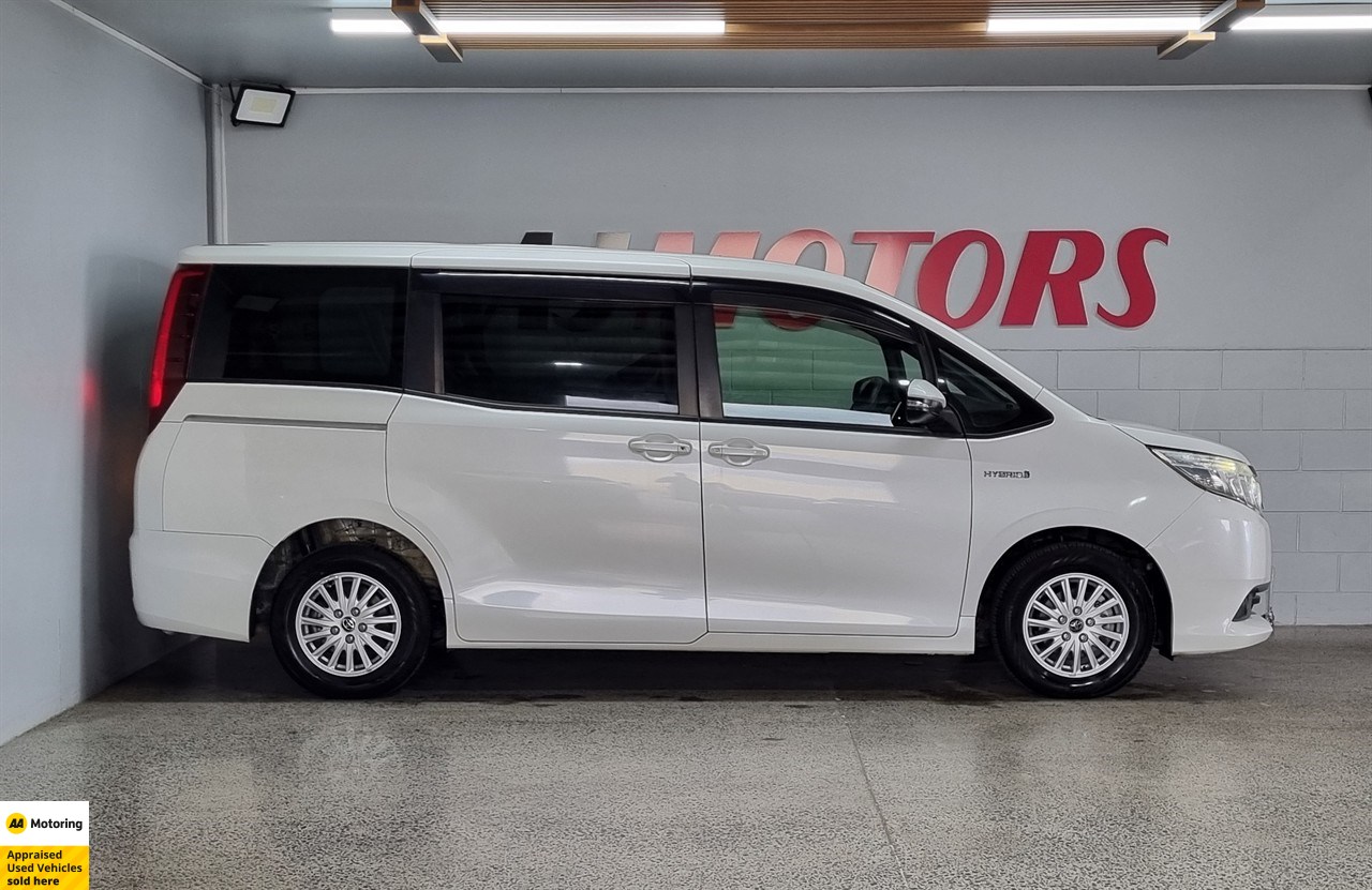 2015 Toyota Noah