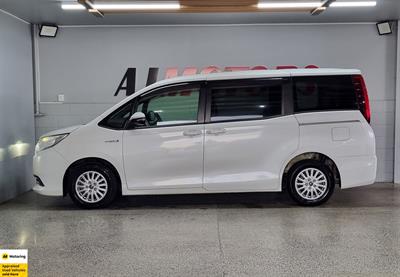 2015 Toyota Noah - Thumbnail