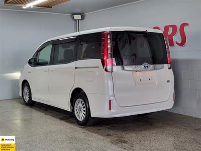 2015 Toyota Noah - Thumbnail