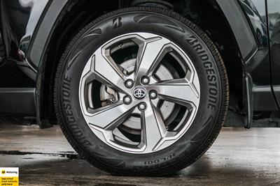 2021 Toyota RAV4 - Thumbnail