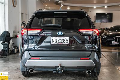 2021 Toyota RAV4 - Thumbnail