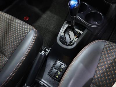 2015 Toyota Aqua - Thumbnail
