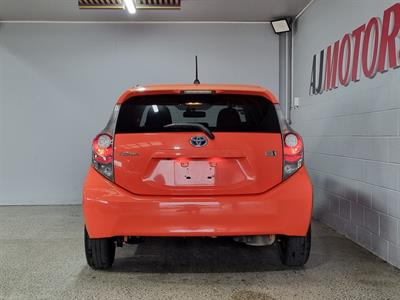 2013 Toyota Aqua - Thumbnail