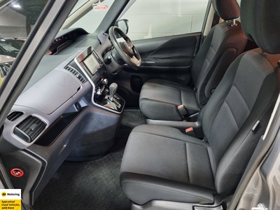 2020 Nissan Serena - Thumbnail