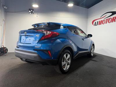 2017 Toyota C-HR - Thumbnail