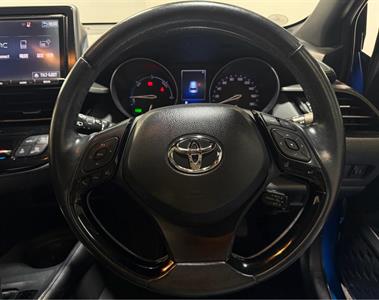2017 Toyota C-HR - Thumbnail