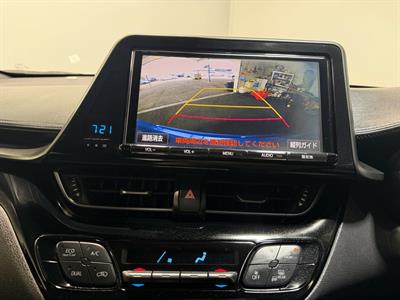 2017 Toyota C-HR - Thumbnail
