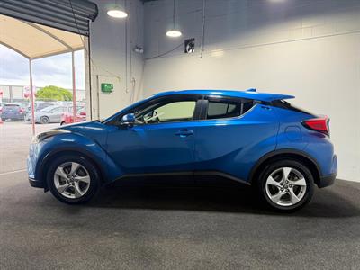 2017 Toyota C-HR - Thumbnail