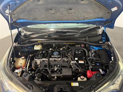 2017 Toyota C-HR - Thumbnail