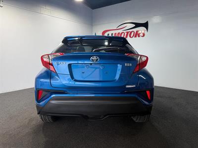 2017 Toyota C-HR - Thumbnail