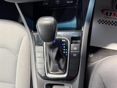 2022 Hyundai IONIQ - Thumbnail