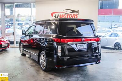 2010 Nissan Elgrand - Thumbnail