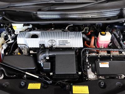 2012 Toyota Prius Alpha - Thumbnail